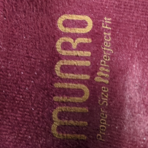 Munro Cerise Black Velvet Slip On Low Heeled Loafer Size 8.5 SS - Picture 8 of 11